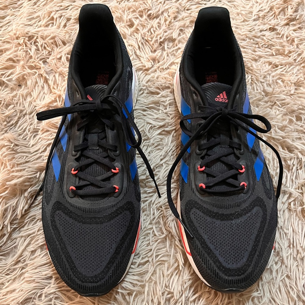Adidas Supernova+
📏 Size: 10 🎨 Color: Black/Blue/Turbo
🔍 Condition: Gently Used